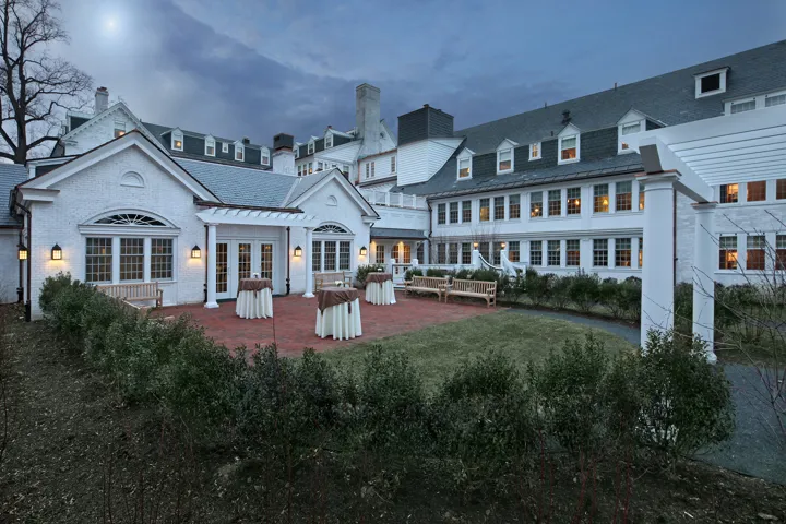 Lord Jeffery Inn Outdoor Patio