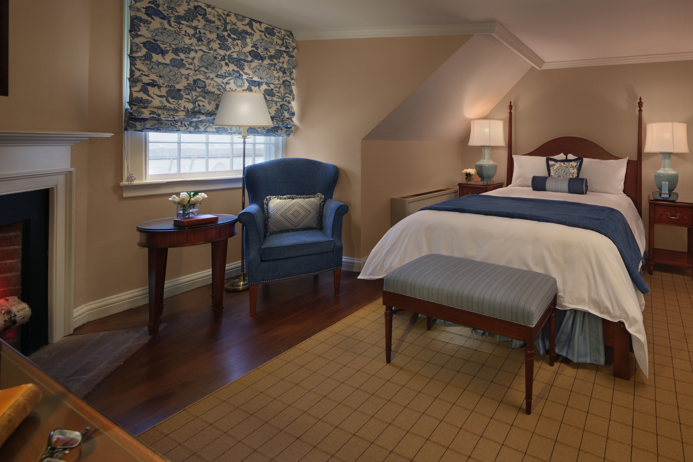 Queen Fireplace Innonboltwood